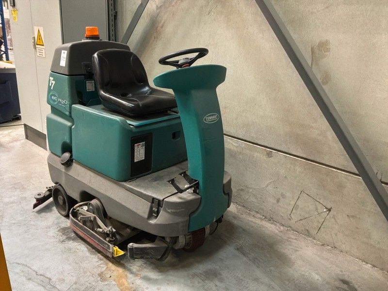 2012 Tennant T7 Floor Cleaner