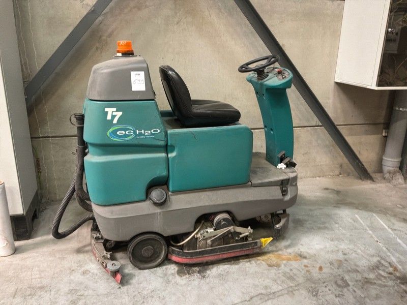 2012 Tennant T7 Floor Cleaner