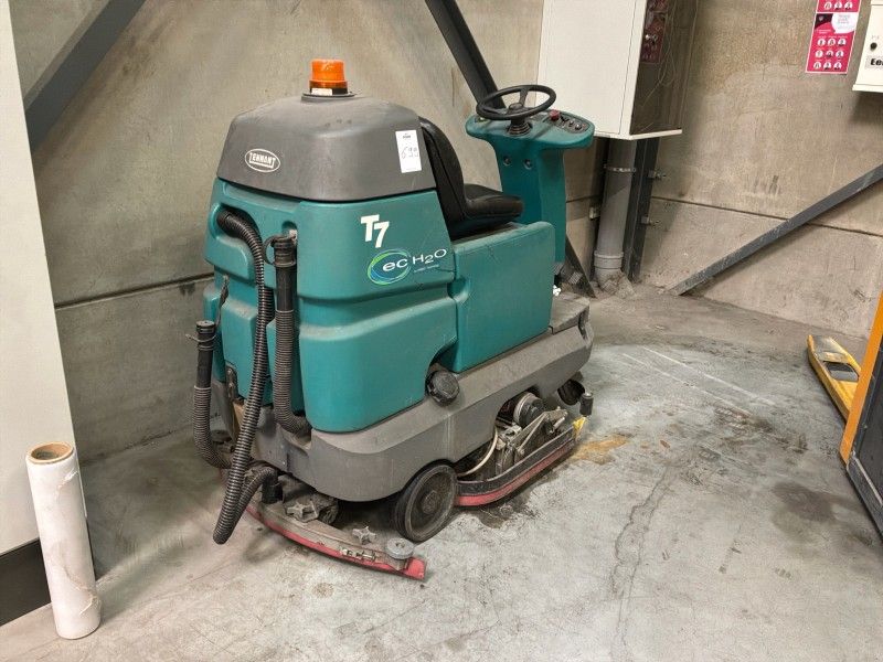2012 Tennant T7 Floor Cleaner