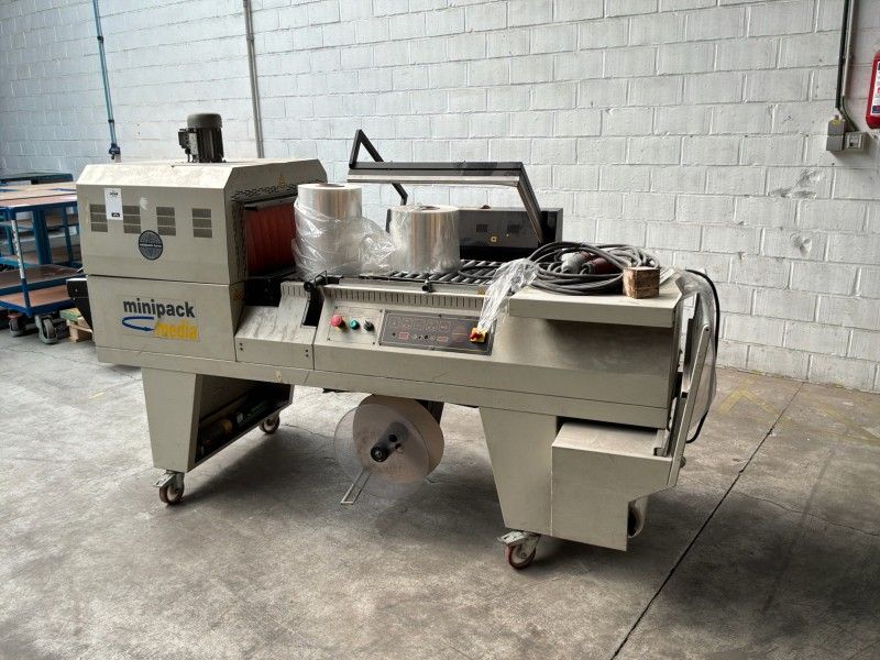 2005 Minipack-Torre Media Semi-automatic L-sealer with integrated shrink tunnel