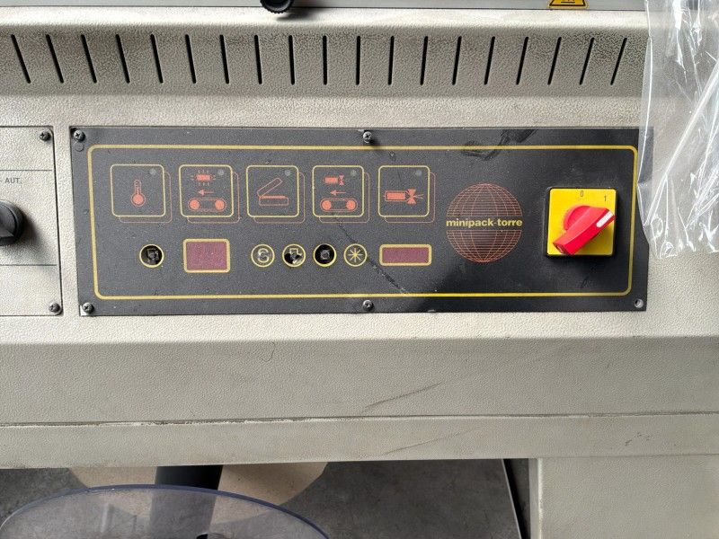 2005 Minipack-Torre Media Semi-automatic L-sealer with integrated shrink tunnel