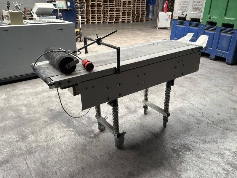 2000 Wifac WVS 00 Vibrating Conveyor