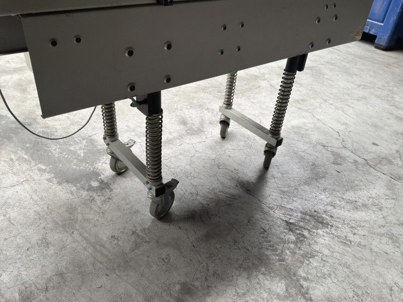 2000 Wifac WVS 00 Vibrating Conveyor