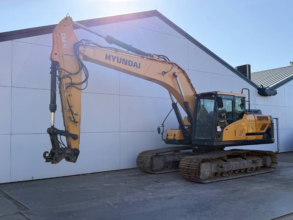 Hyundai HX220L - 360&deg; Camera / Automatic Greasing