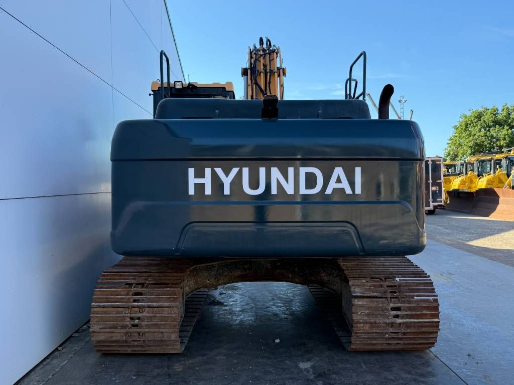 Hyundai HX220L - 360&deg; Camera / Automatic Greasing