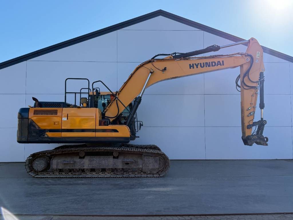 Hyundai HX220L - 360&deg; Camera / Automatic Greasing
