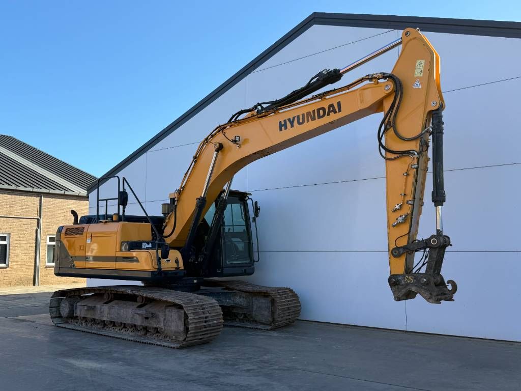 Hyundai HX220L - 360&deg; Camera / Automatic Greasing