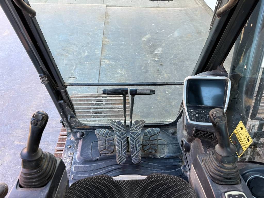 Hyundai HX220L - 360&deg; Camera / Automatic Greasing