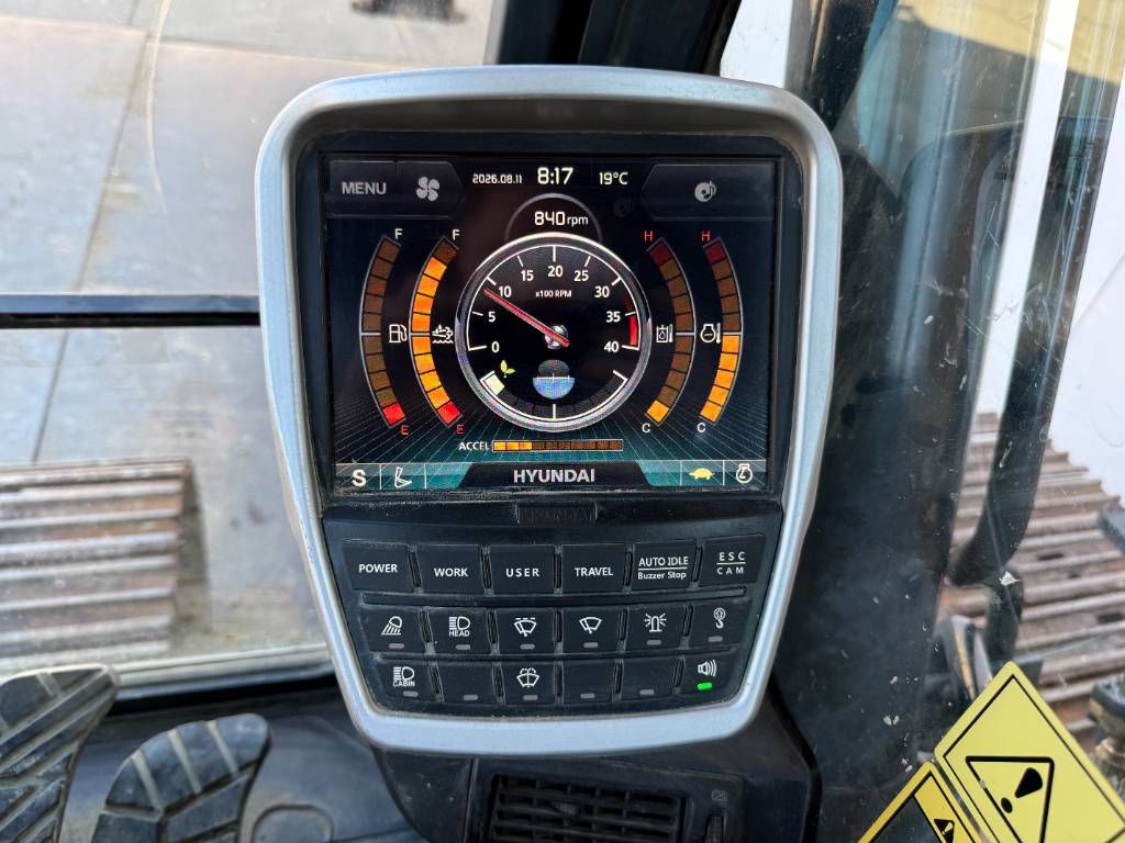 Hyundai HX220L - 360&deg; Camera / Automatic Greasing