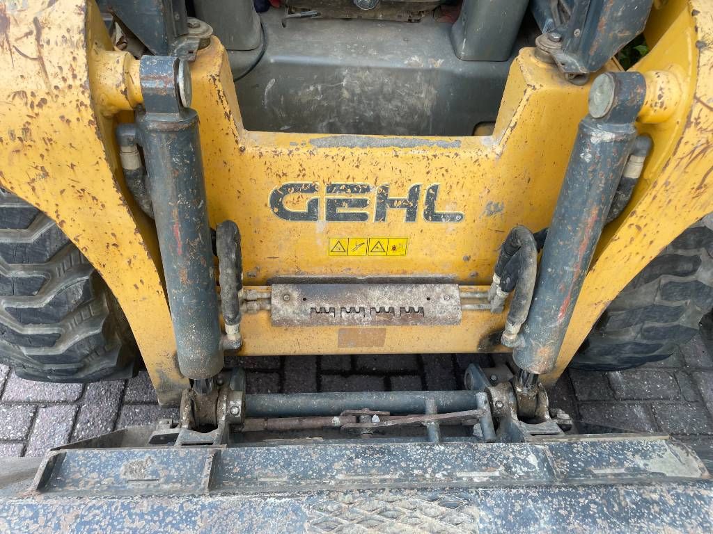Gehl R 165 skidster bobcat