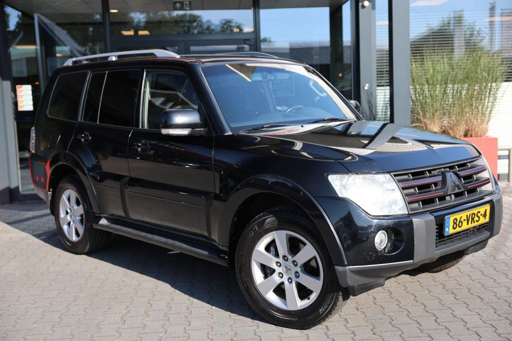 Mitsubishi Pajero 3.2 DID 5DRS A/T VAN