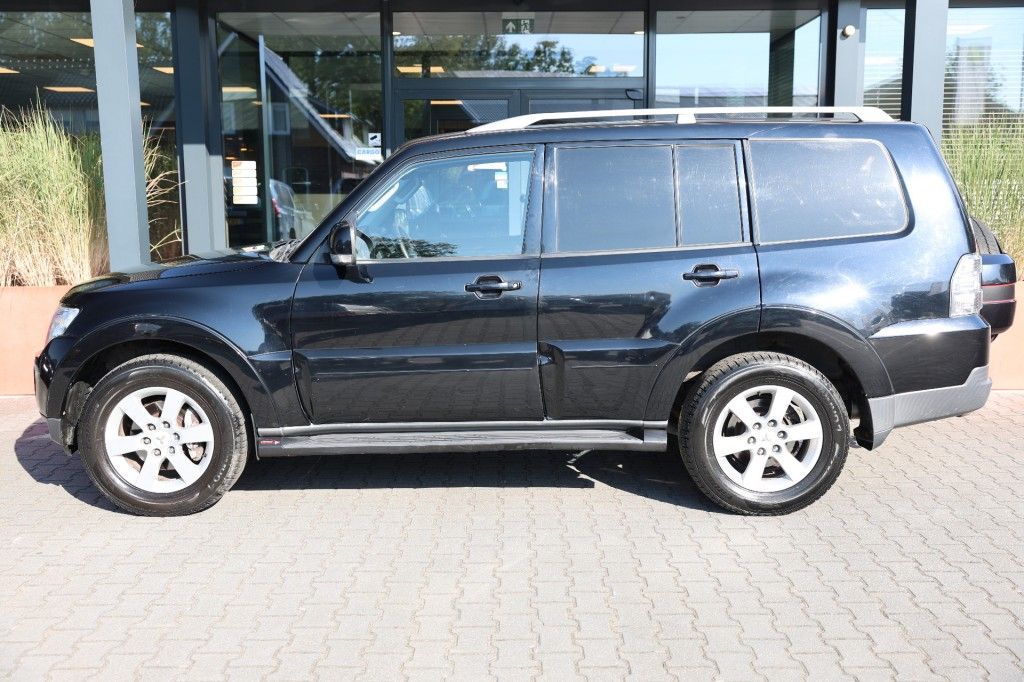 Mitsubishi Pajero 3.2 DID 5DRS A/T VAN