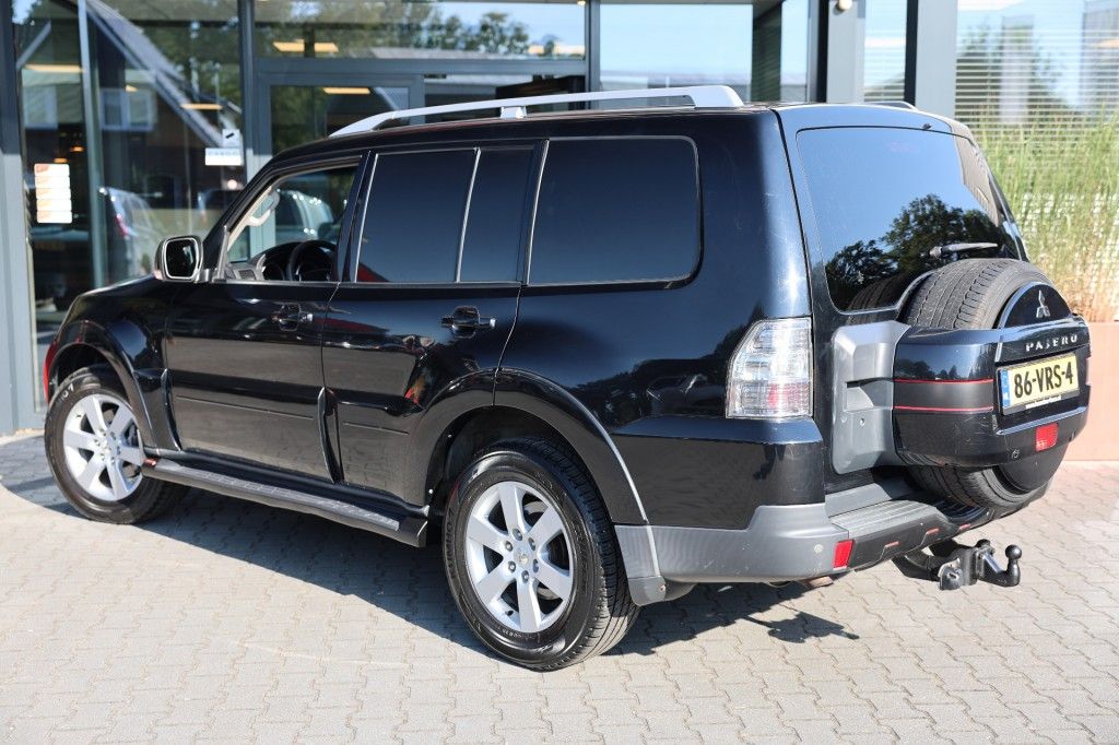 Mitsubishi Pajero 3.2 DID 5DRS A/T VAN