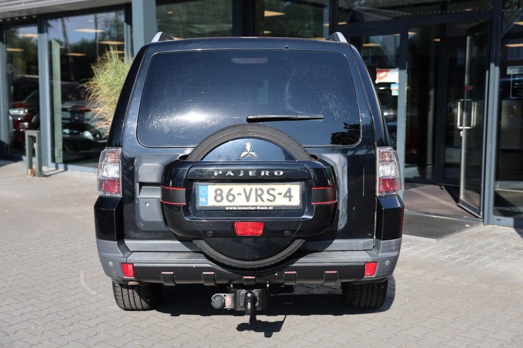 Mitsubishi Pajero 3.2 DID 5DRS A/T VAN