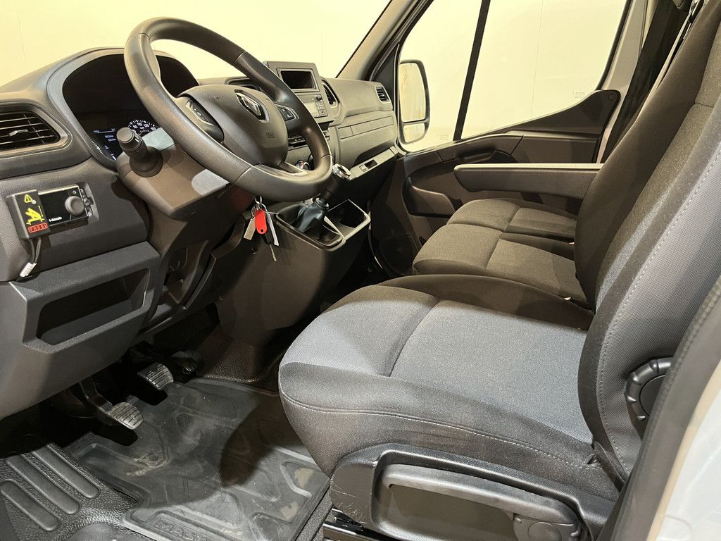 Renault Master 2.3 dCi 145 PK L3 Open Laadbak / Fassi Kraan / Euro 6 / Airco / Trekhaak / Cruise Control / 3-Zits / 20.200 KM !!