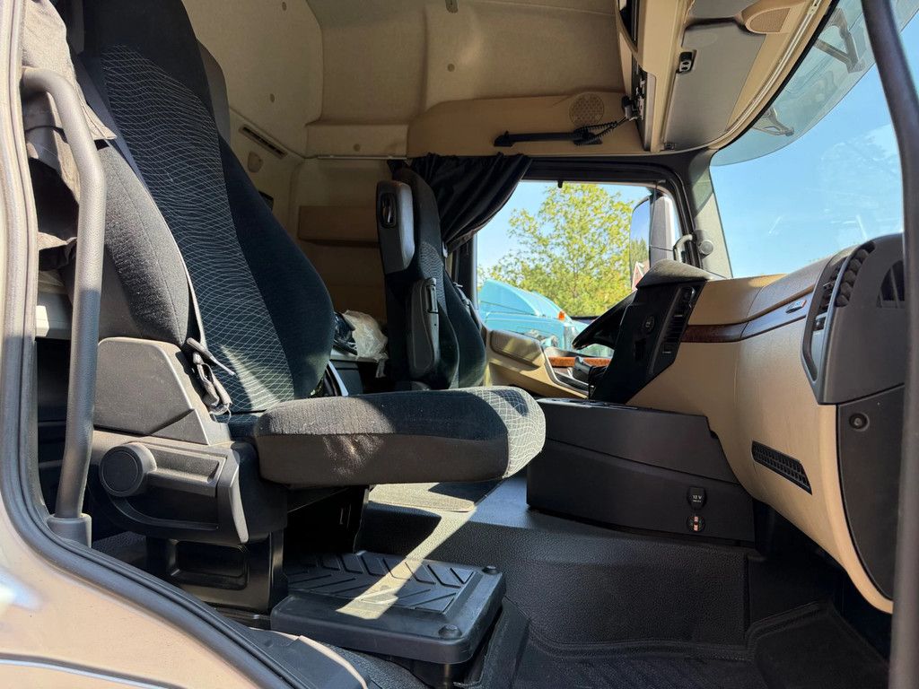 Mercedes-Benz Actros 2142 4X2 Hydraulic NL Truck
