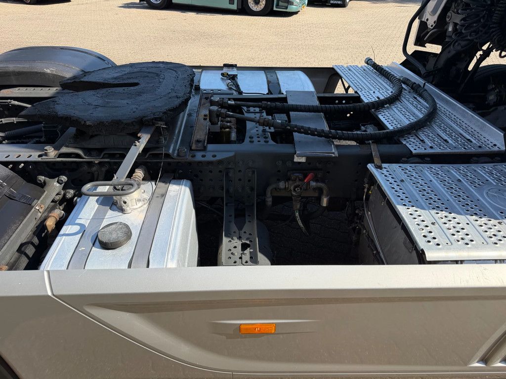 Mercedes-Benz Actros 2142 4X2 Hydraulic NL Truck
