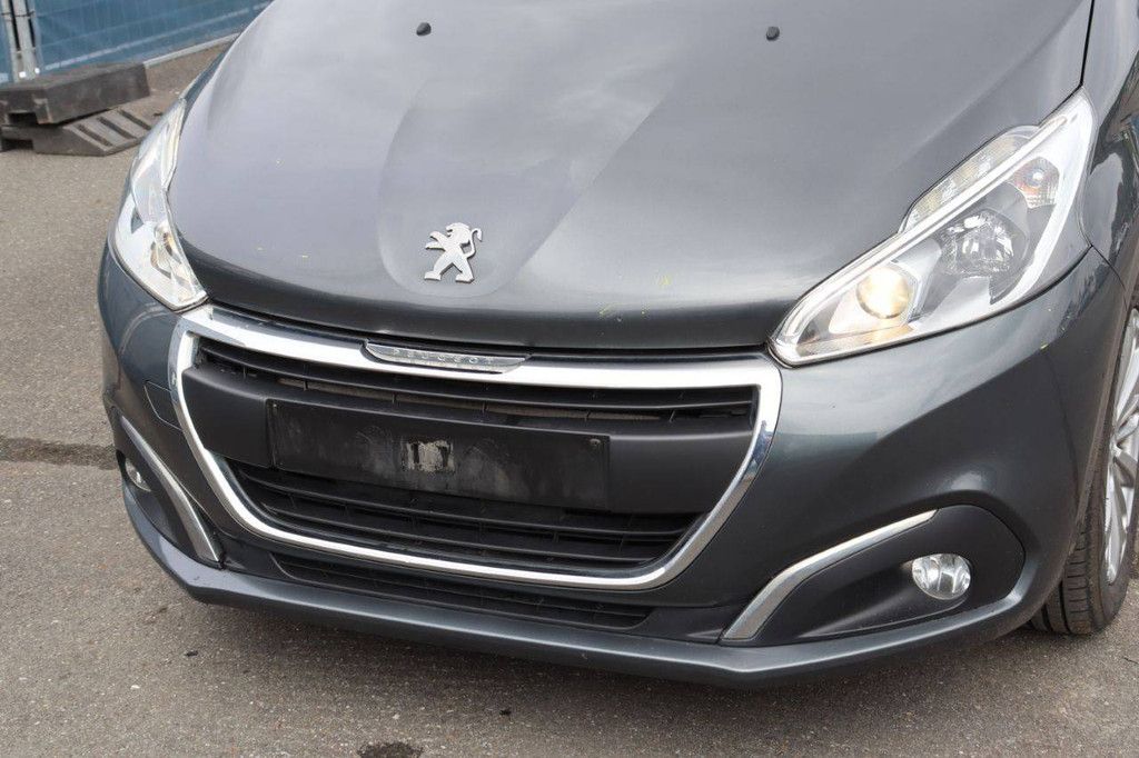 Passenger car Peugeot 208 Petrol 82hp 2016 (Margin)