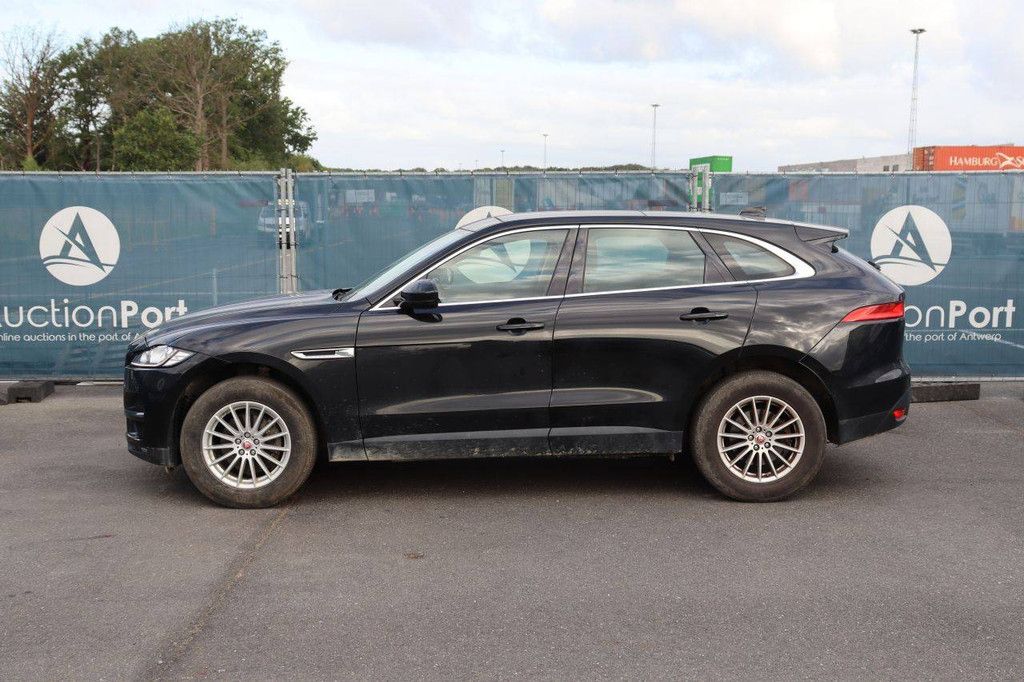 SUV Jaguar F-Pace Diesel 180hp 2018 (Margin)