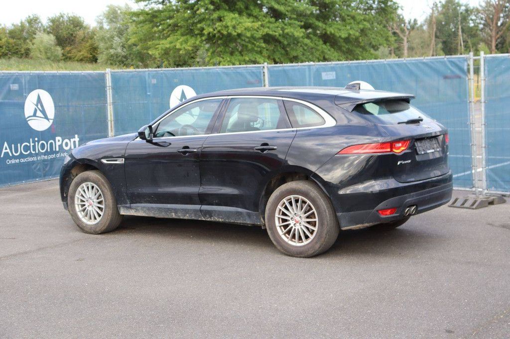 SUV Jaguar F-Pace Diesel 180hp 2018 (Margin)