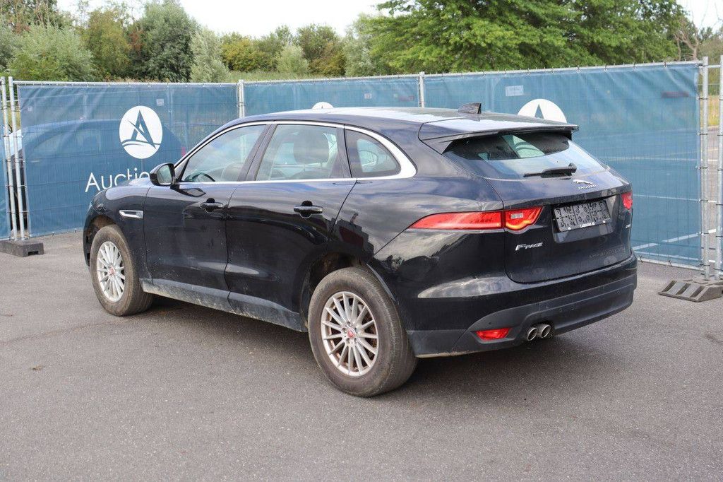SUV Jaguar F-Pace Diesel 180hp 2018 (Margin)