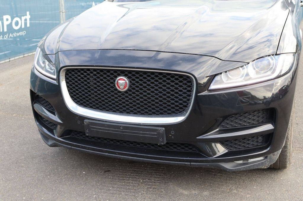 SUV Jaguar F-Pace Diesel 180hp 2018 (Margin)