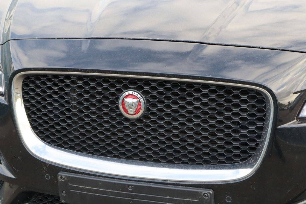 SUV Jaguar F-Pace Diesel 180hp 2018 (Margin)