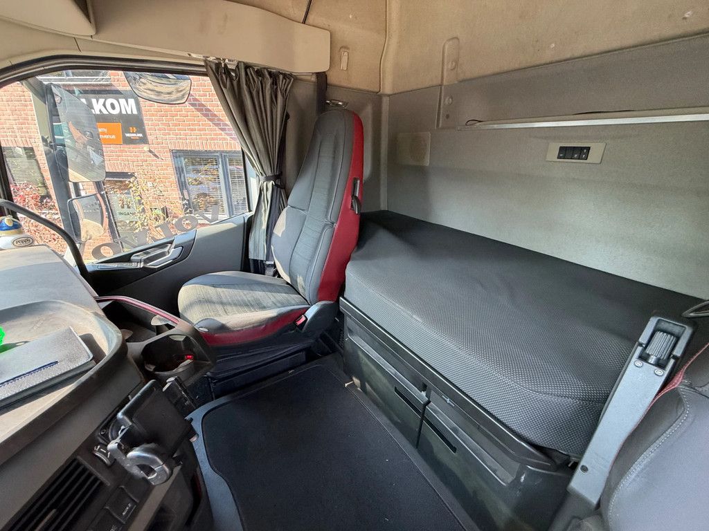 Volvo FH 420 4X2 Globetrotter Hydraulic NL Truck
