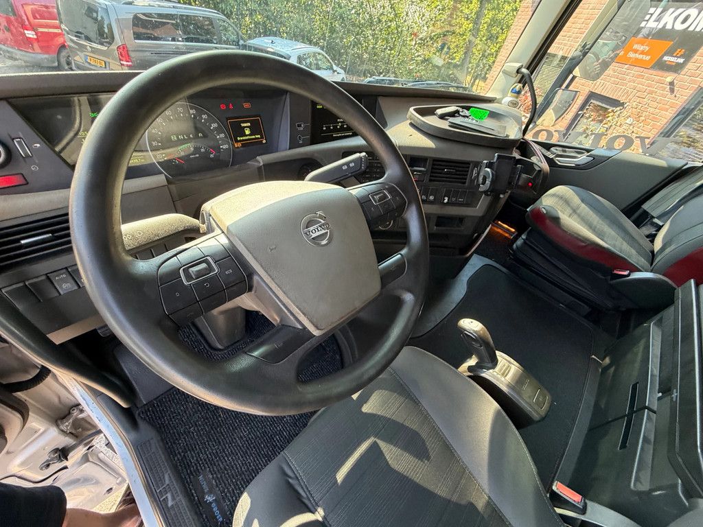 Volvo FH 420 4X2 Globetrotter Hydraulic NL Truck