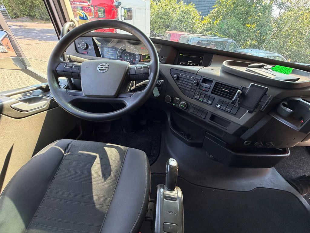 Volvo FH 420 4X2 Globetrotter Hydraulic NL Truck