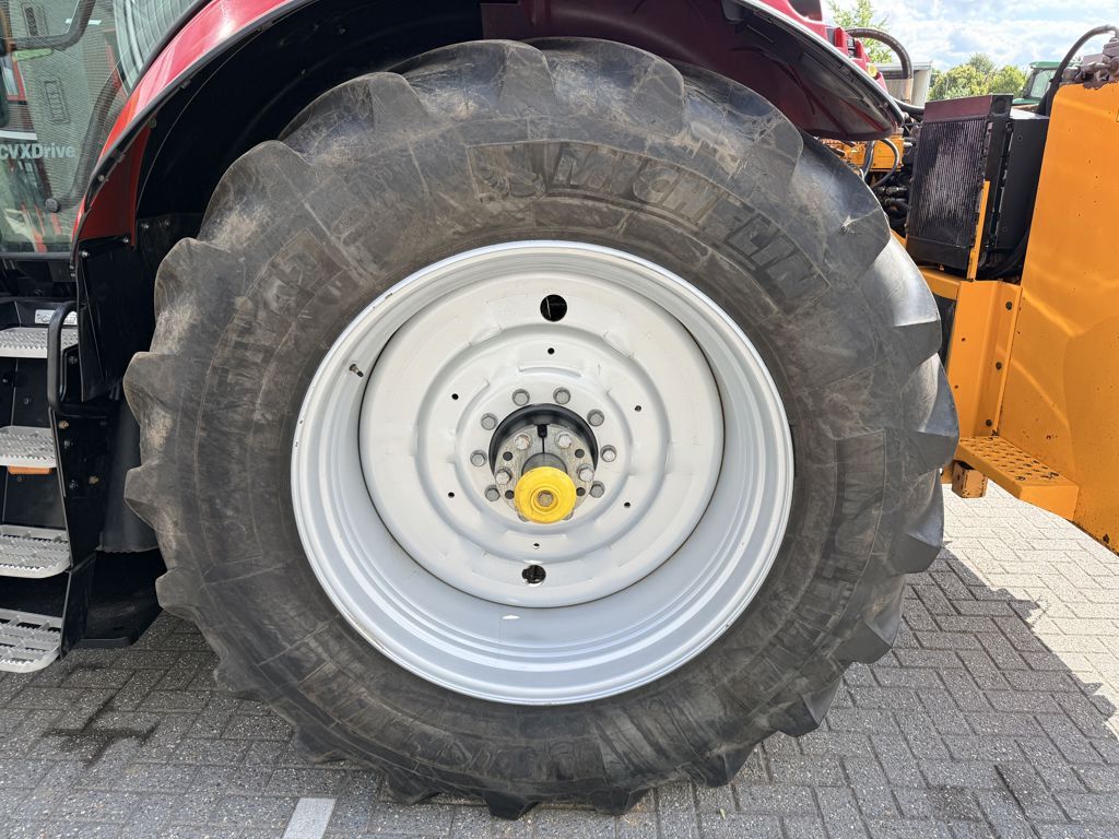 Case IH Puma 200 CVXDrive met Herder