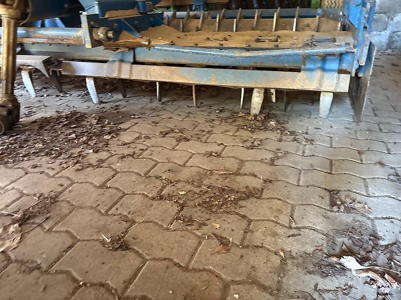 Rabe MKE 300 Zahnpacker + hydr. Hitch