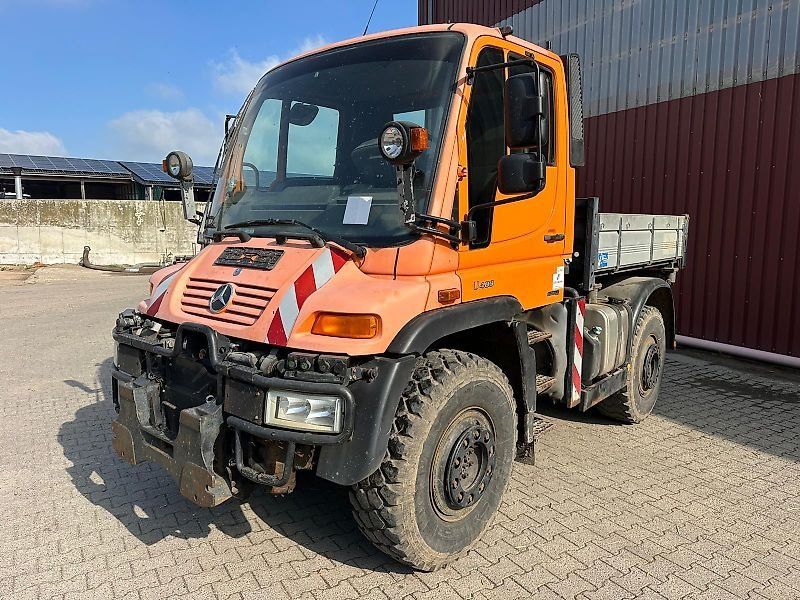 Mercedes-Benz U400, Kipppritsche, elektr.hydr.Joysticksteuerung