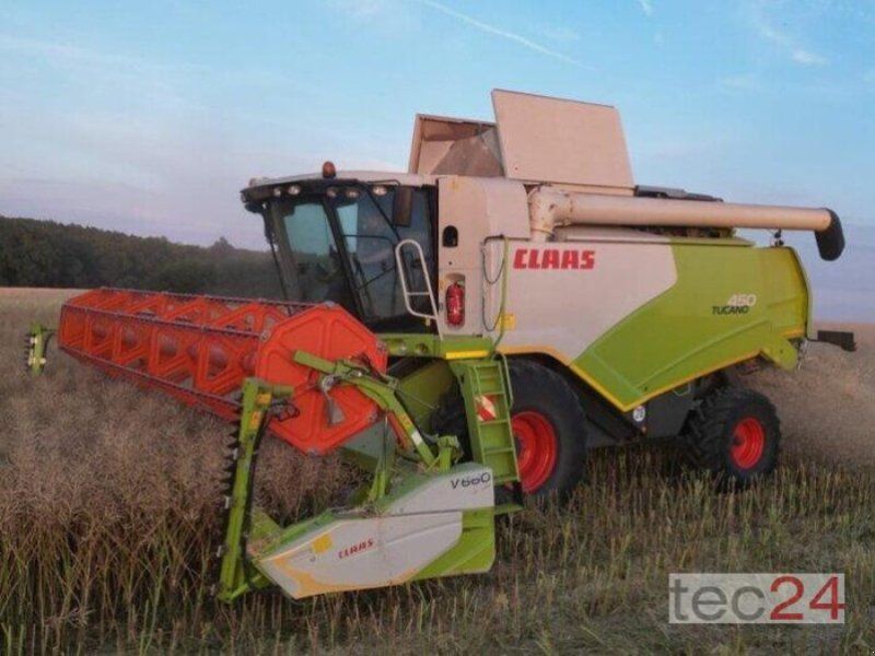 Claas Tucano 450 mit Varioschneidwerk