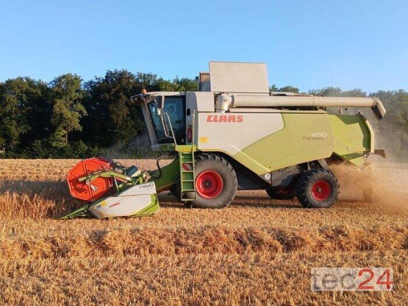 Claas Tucano 450 mit Varioschneidwerk