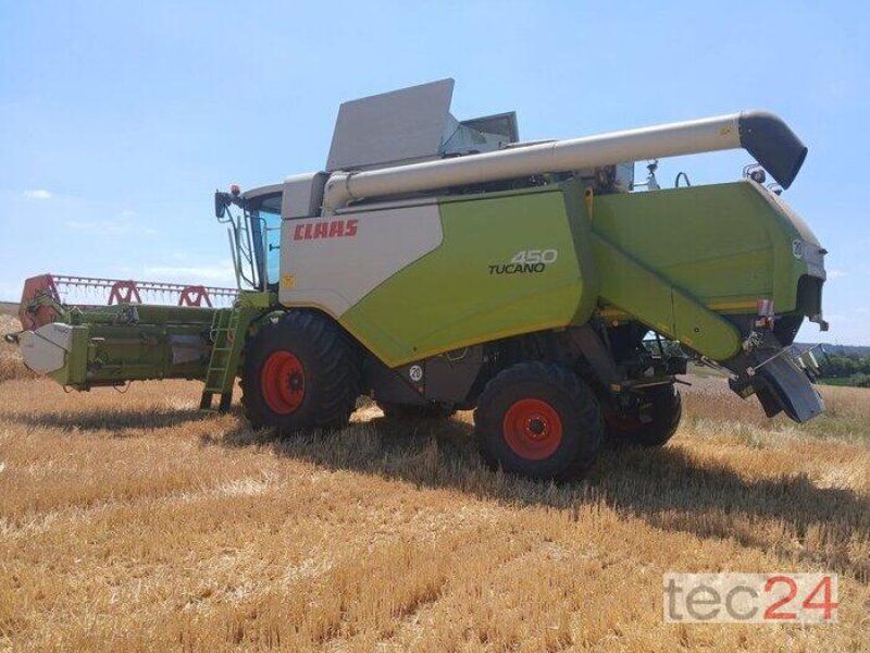 Claas Tucano 450 mit Varioschneidwerk