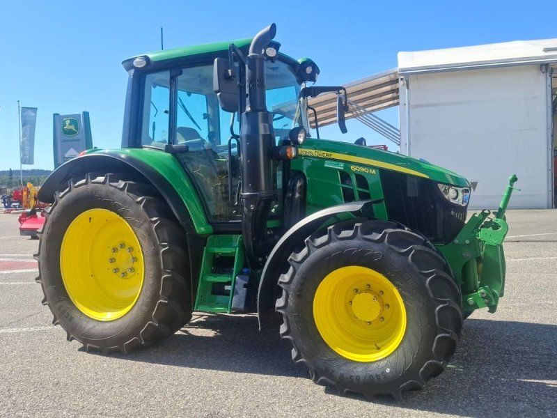 John Deere 6090M
