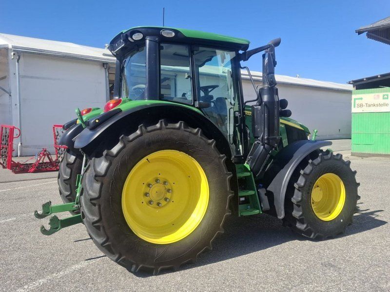 John Deere 6090M