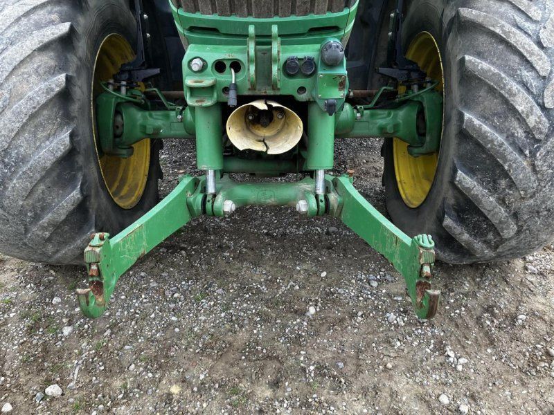 John Deere 6215R