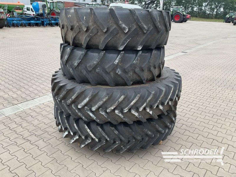 Fendt PFLEGERÄDER 380/85 R30 + 380/90 R46 CEAT