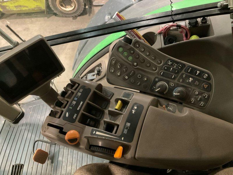 John Deere 8270R