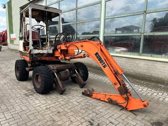 Kubota KH 16-W