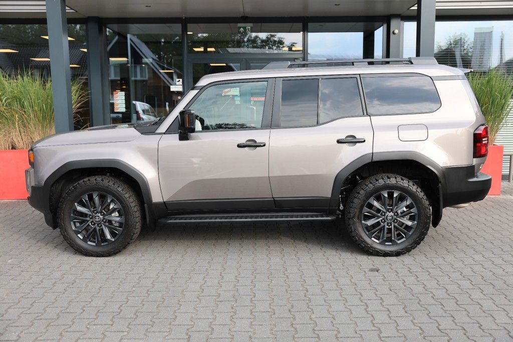 Toyota Landcruiser 250 2.8 D-4D 5DRS PROFESSIONAL A/T VAN