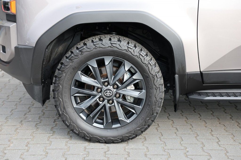 Toyota Landcruiser 250 2.8 D-4D 5DRS PROFESSIONAL A/T VAN