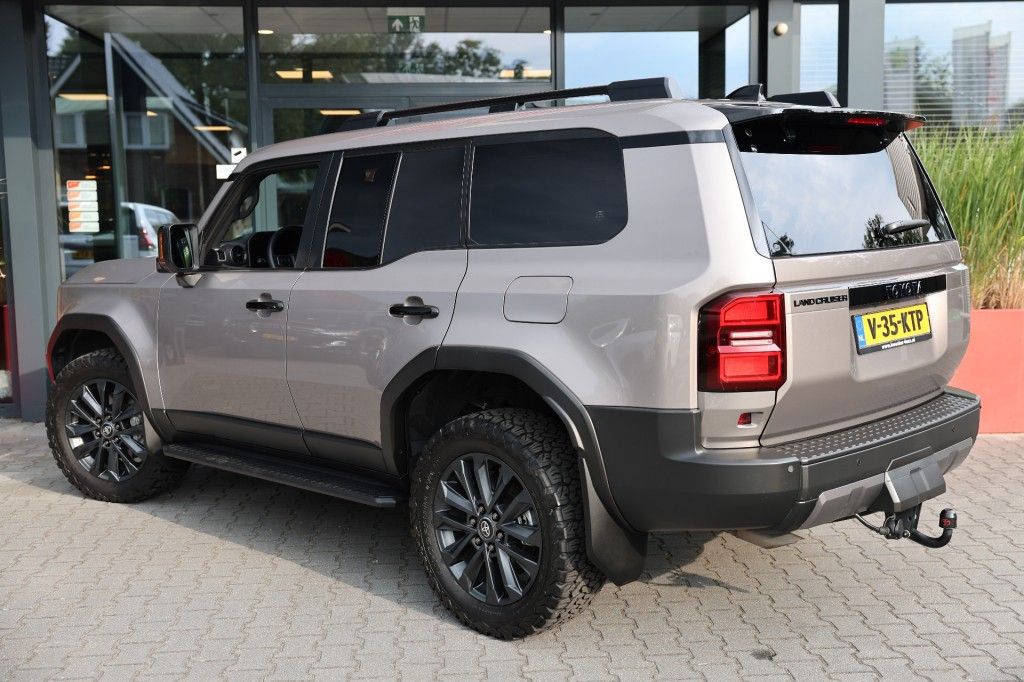 Toyota Landcruiser 250 2.8 D-4D 5DRS PROFESSIONAL A/T VAN