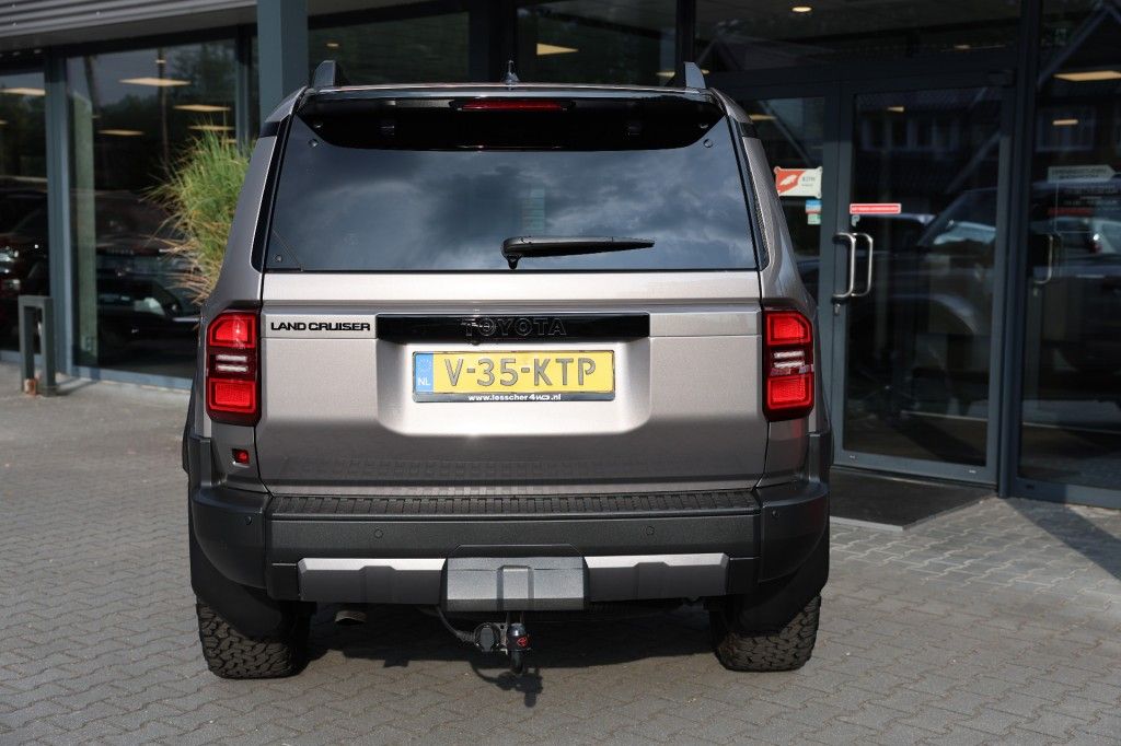 Toyota Landcruiser 250 2.8 D-4D 5DRS PROFESSIONAL A/T VAN