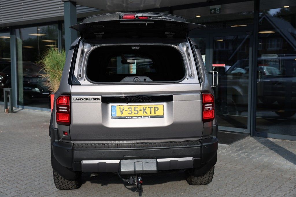 Toyota Landcruiser 250 2.8 D-4D 5DRS PROFESSIONAL A/T VAN