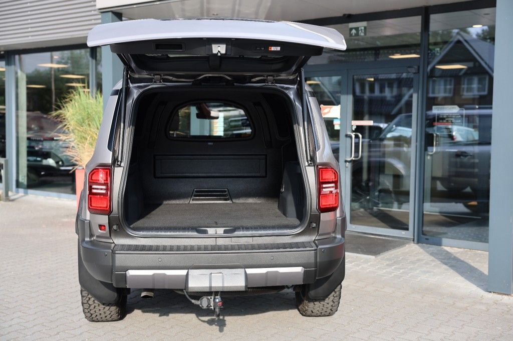 Toyota Landcruiser 250 2.8 D-4D 5DRS PROFESSIONAL A/T VAN
