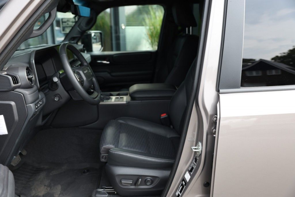 Toyota Landcruiser 250 2.8 D-4D 5DRS PROFESSIONAL A/T VAN
