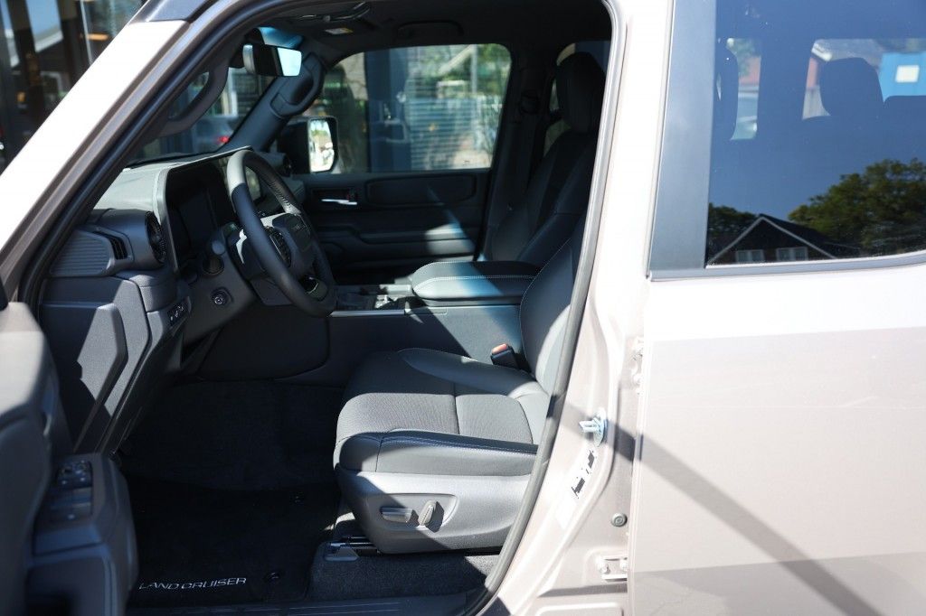 Toyota Landcruiser 250 2.8 D-4D 5DRS MILD HYBRIDE EXECUTIVE A/T VAN
